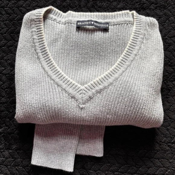 brandy melville v-neck sweater, grey/cream - Picture 4 of 6